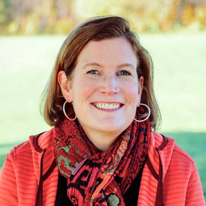 Leigh Hallett headshot